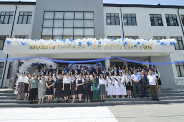 Elm və Təhsil naziri Emin Əmrullayev Hacıqabul rayonunda "Son zəng" tədbirlərində iştirak edib.