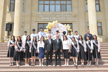 Elm və Təhsil naziri Emin Əmrullayev Hacıqabul rayonunda "Son zəng" tədbirlərində iştirak edib.