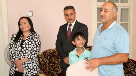 Hacıqabul rayonunda sağlamlıq imkanları məhdud- xüsusi istedada malik olan şagird  Əskərova Zəhra Elşad qızı ziyarət olundu.