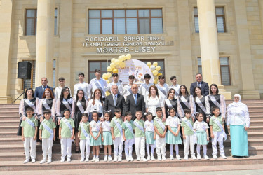 Elm və Təhsil naziri Emin Əmrullayev Hacıqabul rayonunda "Son zəng" tədbirlərində iştirak edib.