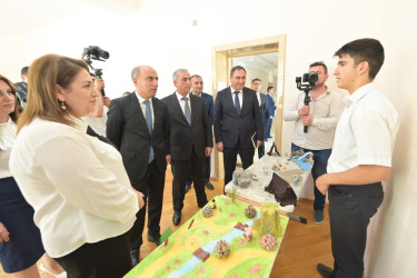 Elm və Təhsil naziri Emin Əmrullayev Hacıqabul rayonunda "Son zəng" tədbirlərində iştirak edib.