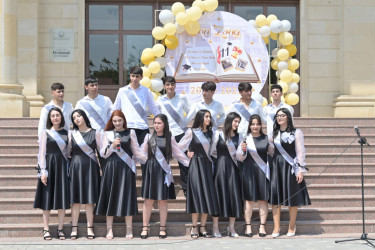 Elm və Təhsil naziri Emin Əmrullayev Hacıqabul rayonunda "Son zəng" tədbirlərində iştirak edib.