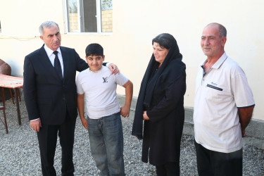 Hacıqabul Rayon İcra Hakimiyyətinin başçısı Sevindik Hətəmov Hacıqabul şəhərinin Vətən müharibəsində və Antiterror əməliyyatında şəhid olmuş şəxslərinin ailə üzvlərini ziyarət etdi.