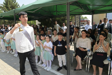 Elm və Təhsil naziri Emin Əmrullayev Hacıqabul rayonunda "Son zəng" tədbirlərində iştirak edib.