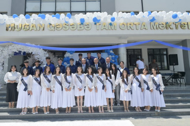 Elm və Təhsil naziri Emin Əmrullayev Hacıqabul rayonunda "Son zəng" tədbirlərində iştirak edib.