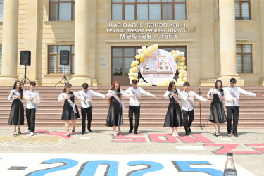 Elm və Təhsil naziri Emin Əmrullayev Hacıqabul rayonunda "Son zəng" tədbirlərində iştirak edib.