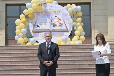 Elm və Təhsil naziri Emin Əmrullayev Hacıqabul rayonunda "Son zəng" tədbirlərində iştirak edib.