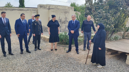 Hacıqabul rayon İcra Hakimiyyətinin başçısı Sevindik Hətəmov “Vətən müharibəsində” və antiterror əməliyyatında şəhid olmuş şəxslərin ailə üzvlərini ziyarət etdi.