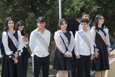 Elm və Təhsil naziri Emin Əmrullayev Hacıqabul rayonunda "Son zəng" tədbirlərində iştirak edib.