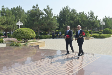 Elm və Təhsil naziri Emin Əmrullayev Hacıqabul rayonunda "Son zəng" tədbirlərində iştirak edib.