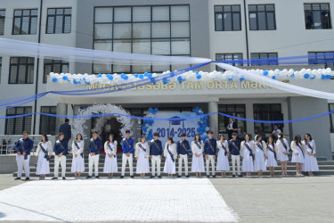 Elm və Təhsil naziri Emin Əmrullayev Hacıqabul rayonunda "Son zəng" tədbirlərində iştirak edib.