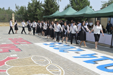 Elm və Təhsil naziri Emin Əmrullayev Hacıqabul rayonunda "Son zəng" tədbirlərində iştirak edib.