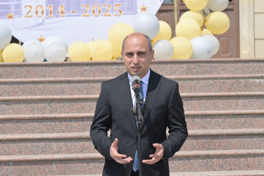 Elm və Təhsil naziri Emin Əmrullayev Hacıqabul rayonunda "Son zəng" tədbirlərində iştirak edib.