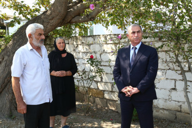 Hacıqabul Rayon İcra Hakimiyyətinin başçısı Sevindik Hətəmov rayonun Kolanı, Meyniman və Ələtli kəndlərinin Vətən müharibəsində şəhid olmuş şəxslərinin ailə üzvlərini ziyarət etdi.