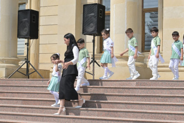 Elm və Təhsil naziri Emin Əmrullayev Hacıqabul rayonunda "Son zəng" tədbirlərində iştirak edib.