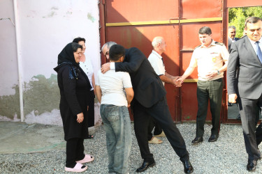 Hacıqabul Rayon İcra Hakimiyyətinin başçısı Sevindik Hətəmov Hacıqabul şəhərinin Vətən müharibəsində və Antiterror əməliyyatında şəhid olmuş şəxslərinin ailə üzvlərini ziyarət etdi.