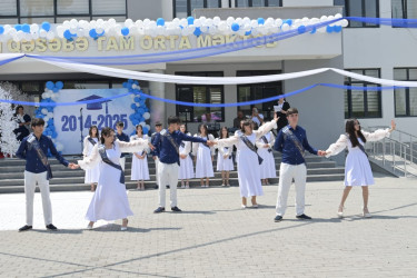 Elm və Təhsil naziri Emin Əmrullayev Hacıqabul rayonunda "Son zəng" tədbirlərində iştirak edib.
